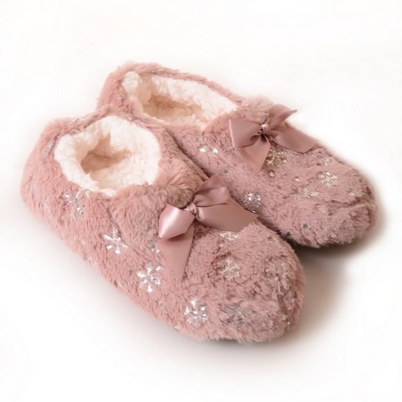 Shoes - Dusty rose shimmer snowflake Faux Fur Slippers
